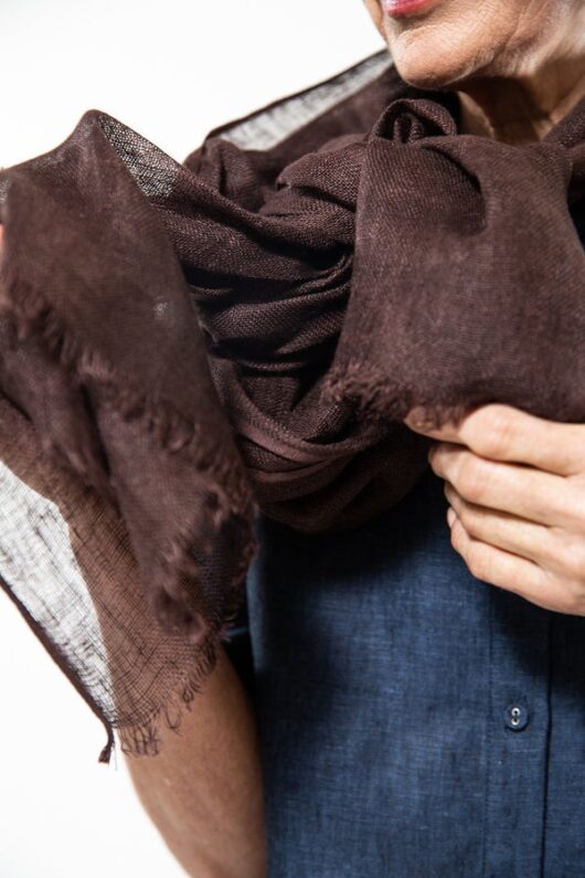Eva's Sunday - Linen Gauze Scarf - Rum Raisin - Image 3