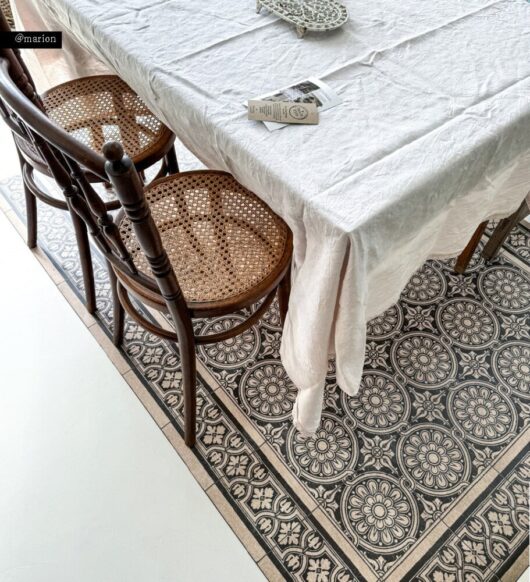 Beija Flor - Arthur Antique Vinyl Rug - Image 3