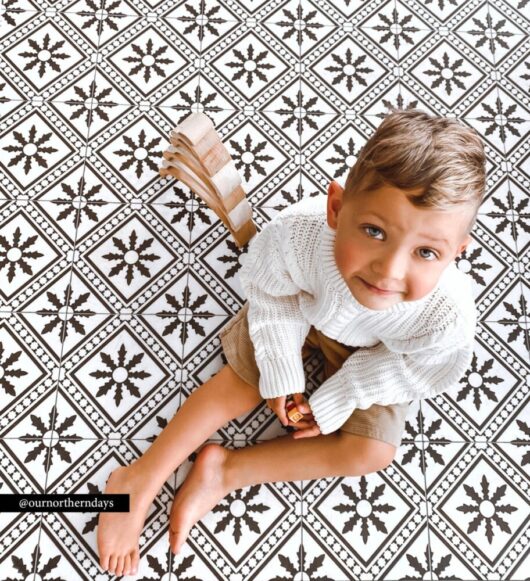 Beija Flor - Snow Concrete Vinyl Rug - Image 2