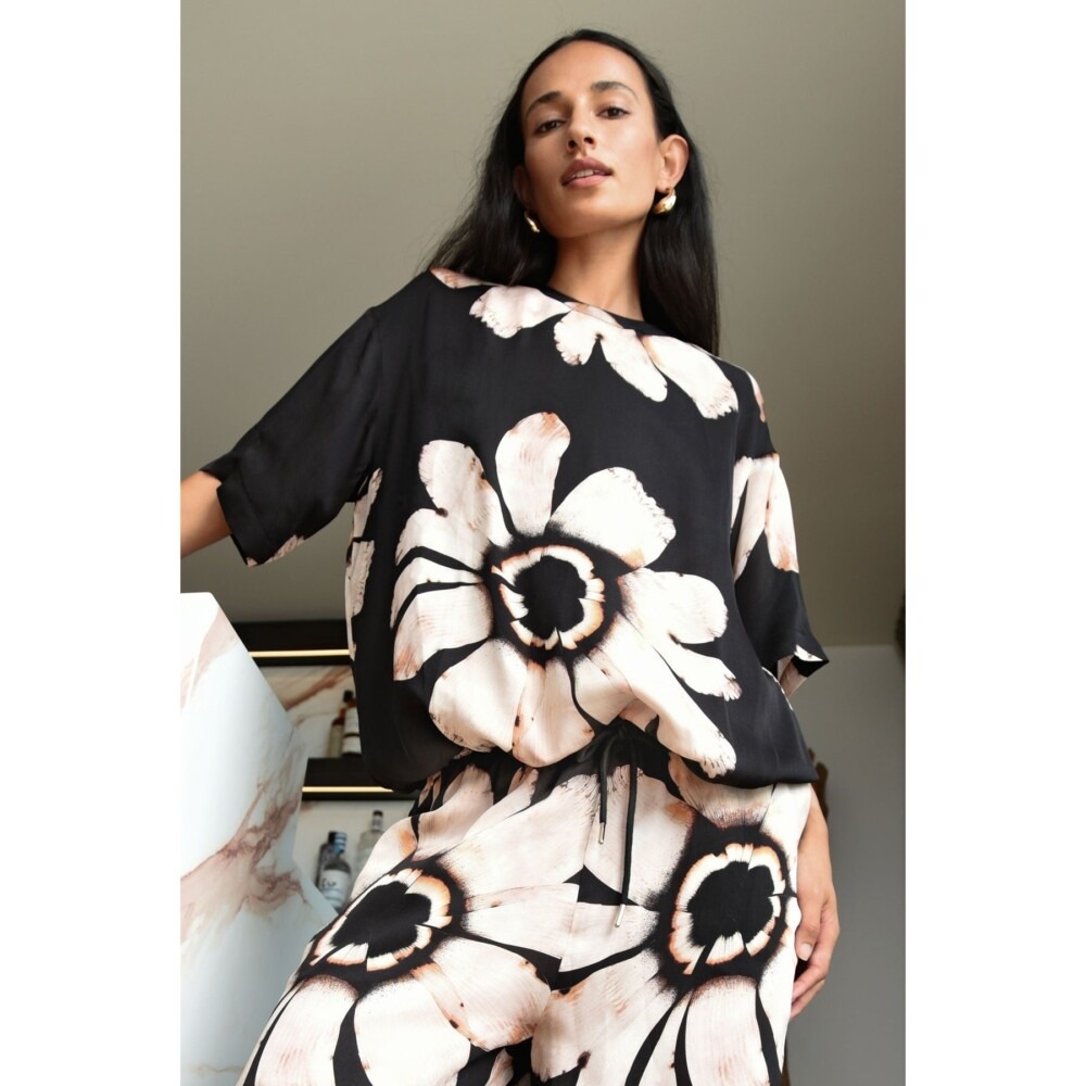 Cooper - Come Out On Top Top - Black Floral